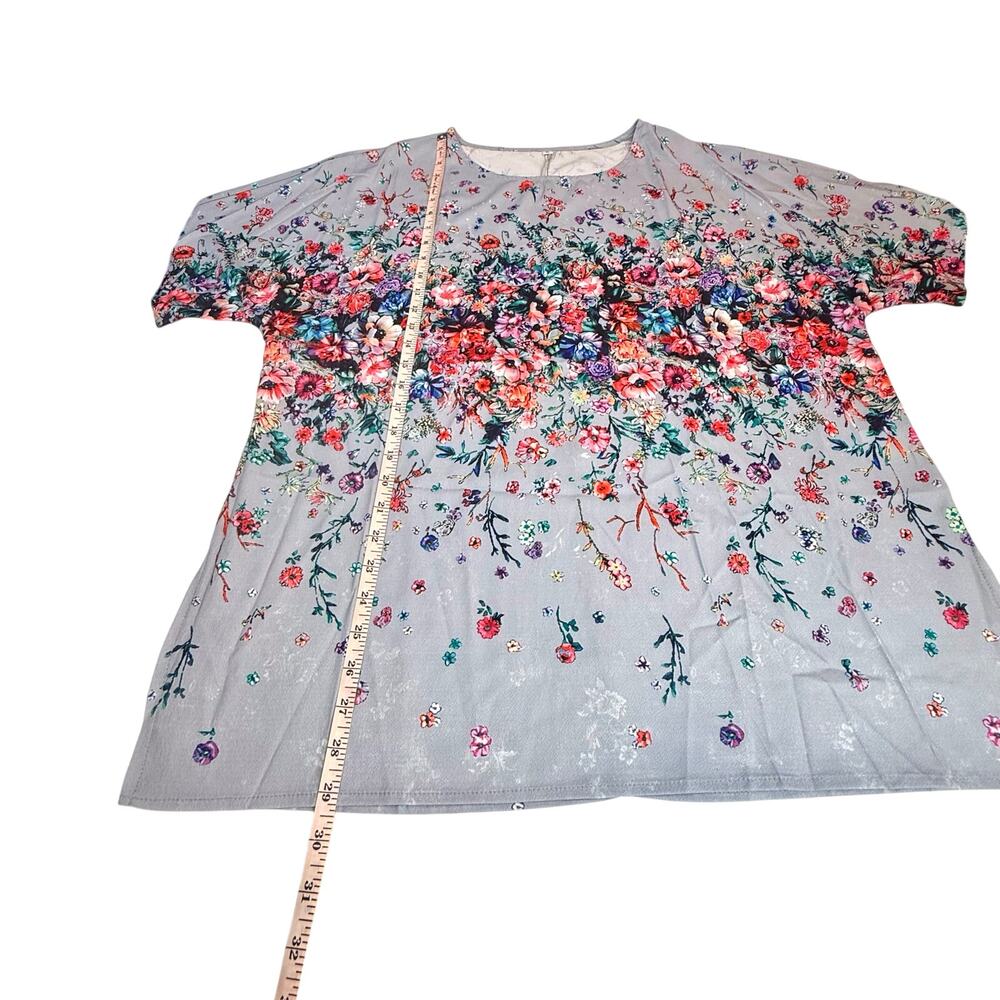 NIB Grey Background Floral Print Short Sleeve Popover Top Lightweight Round Neck - Picture 11 of 16